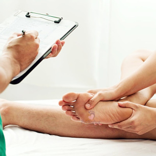 The legal obligations of specialized pedicurists, management of the care recipient's file, and clinical examinations.