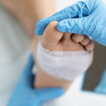 Quels sont les différents types de pansements disponibles en podologie et à quoi servent-ils ?