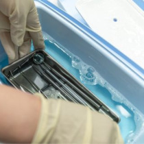 Waarom is het essentieel om je podologiemateriaal goed te ontsmetten? Waarom is het essentieel om je podologiemateriaal goed te ontsmetten?