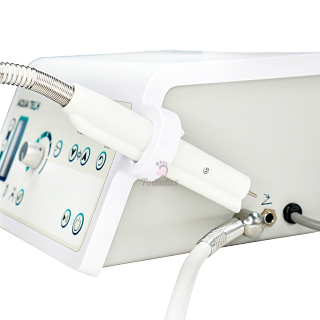 Freesmachine met Aqua Tech Pro Spray. 40.000 tpm. Maximaal 5 pedicures per dag.