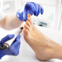 Fraiseuse pour pieds à sec ou à spray, laquelle choisir ?